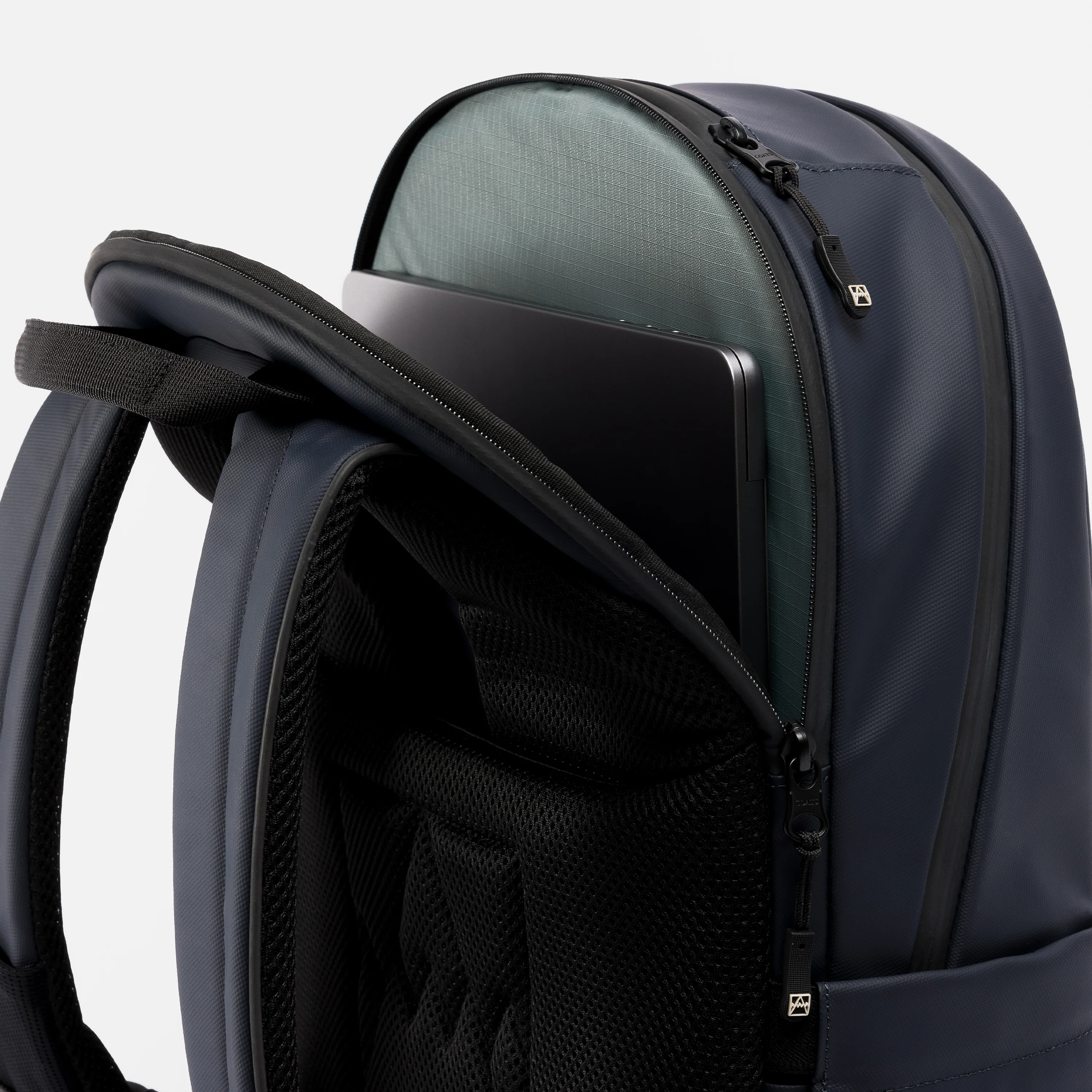 Everyday Backpack 15L - Image 31