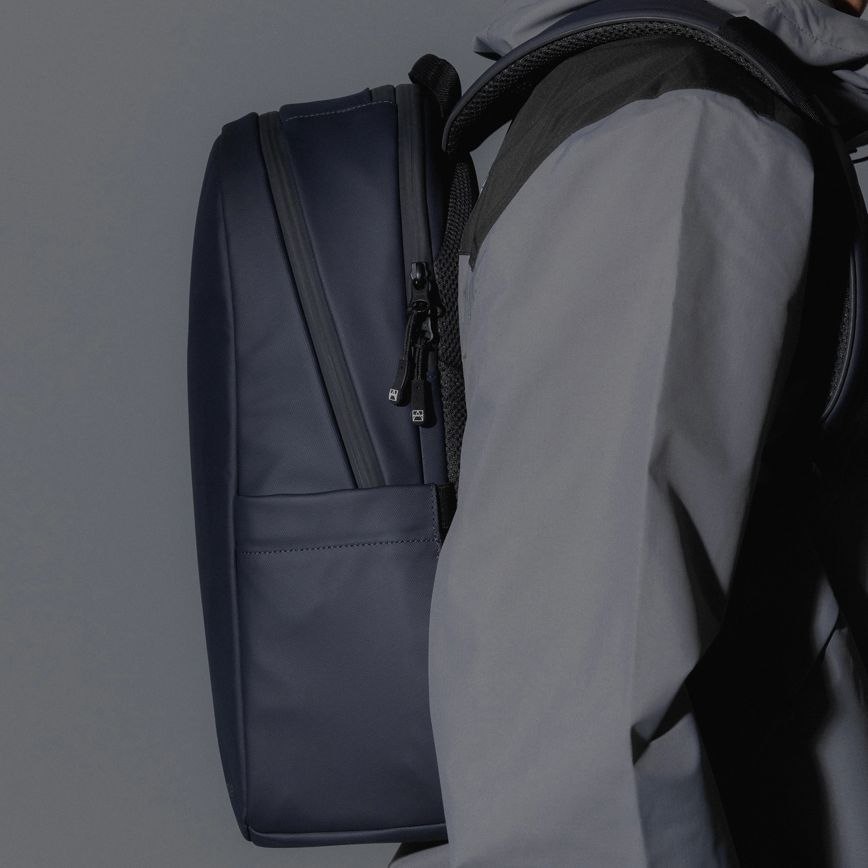Everyday Backpack 15L - Image 38