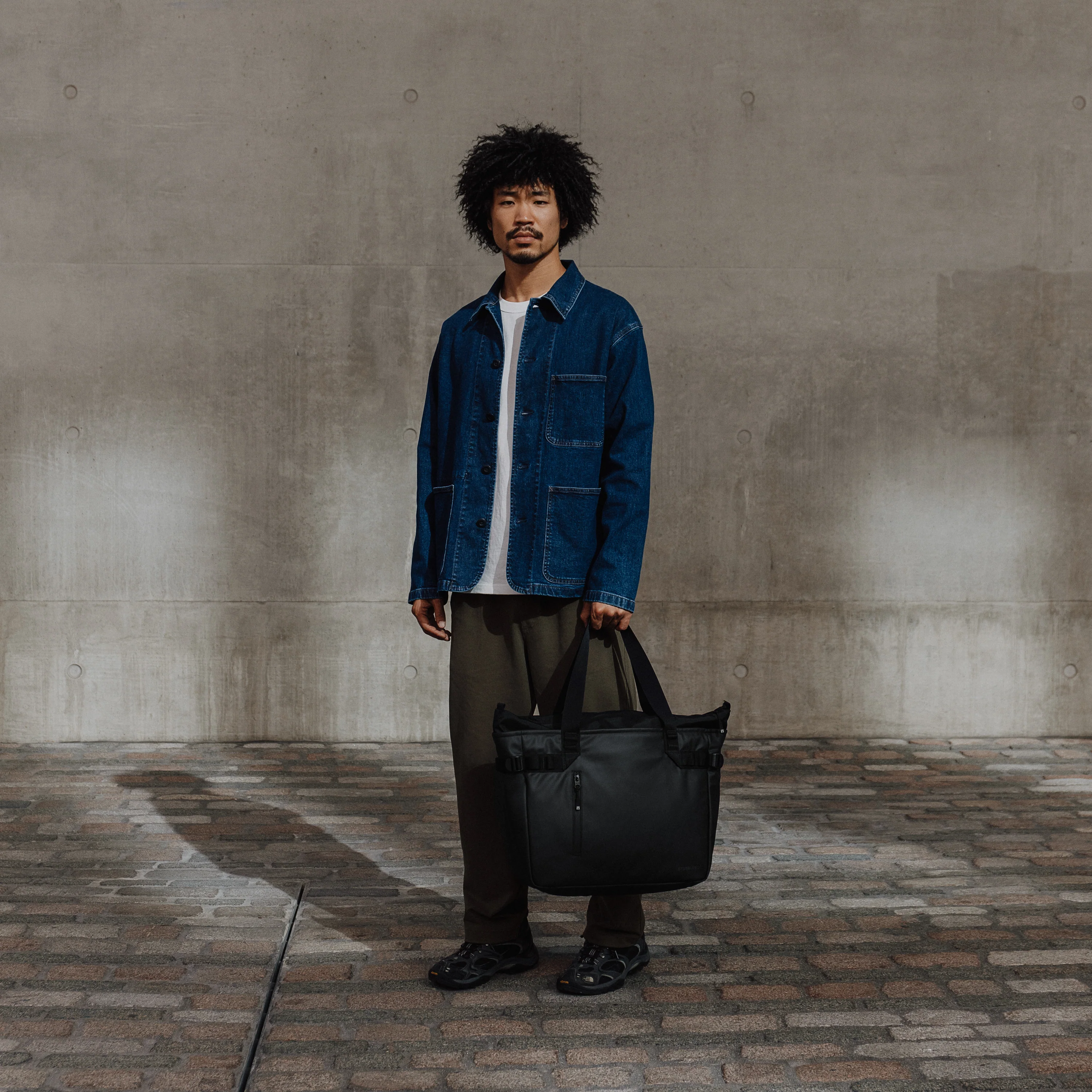 Laptop Tote 20L - Image 7